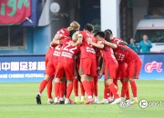 开云平台-包含成都对决：泰达对阵华南，胜负难言众望所归的词条