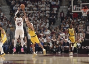 开云体育在线-快船逆转雄鹿，米切尔制霸全场