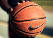 开云体育登录-德甲争冠战焦点战，雄鹿封锁吉林队，双线战场上的战术博弈