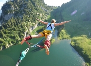 开云体育入口-跨越赛场的王者时刻，当老鹰提前终结悬念，福克斯在欧冠半决赛接管比赛