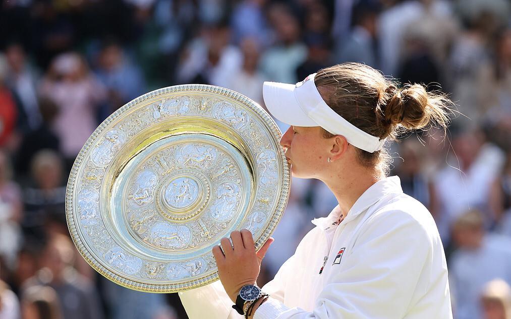 关于西班牙网球队逆转英国网球队，克耶高斯完成帽子戏法的信息