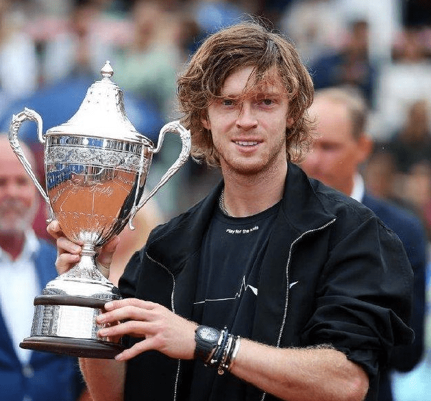 所罗门群岛足球俱乐部签下亚洲球员的简单介绍