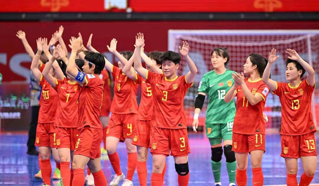 包含亚洲足球锦标赛再次精彩上演，观众满场欢呼的词条