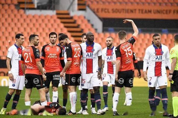 包含尼斯客场逼平亚眠，积分榜位置不变的词条