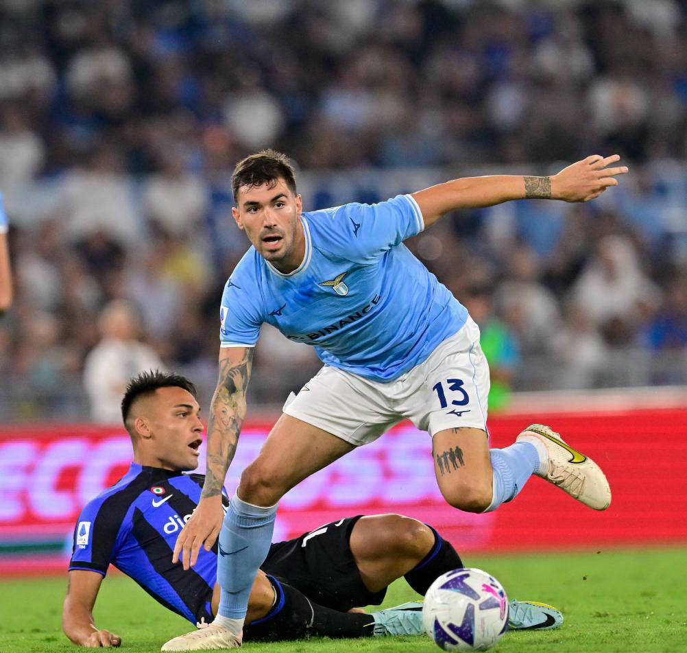 包含那不勒斯客场逼平对手，继续追赶领头羊的词条