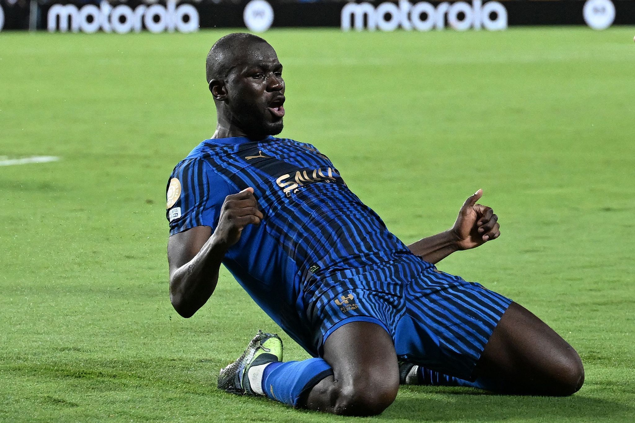 曼城凭梅开二度,轻松斩获三分 曼城凭梅开二度,轻松斩获三分