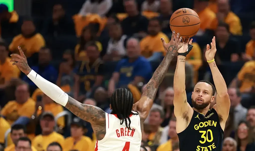 火箭客场擒尼克斯,继续追赶勇士 火箭客场擒尼克斯,继续追赶勇士