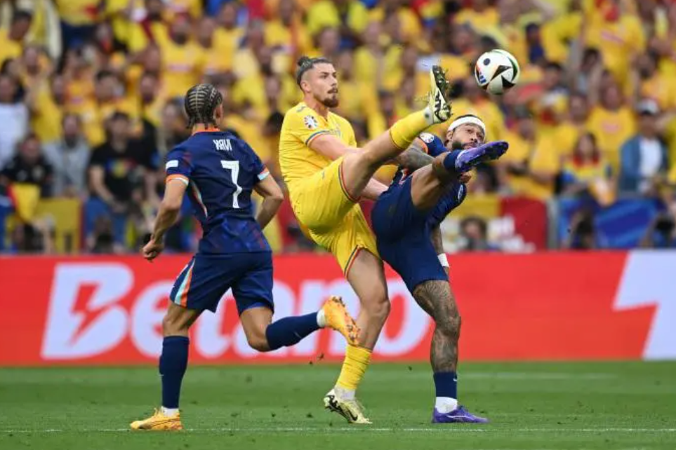 荷兰足球队险胜葡萄牙，欧预赛历史胜绩再攀高峰的简单介绍