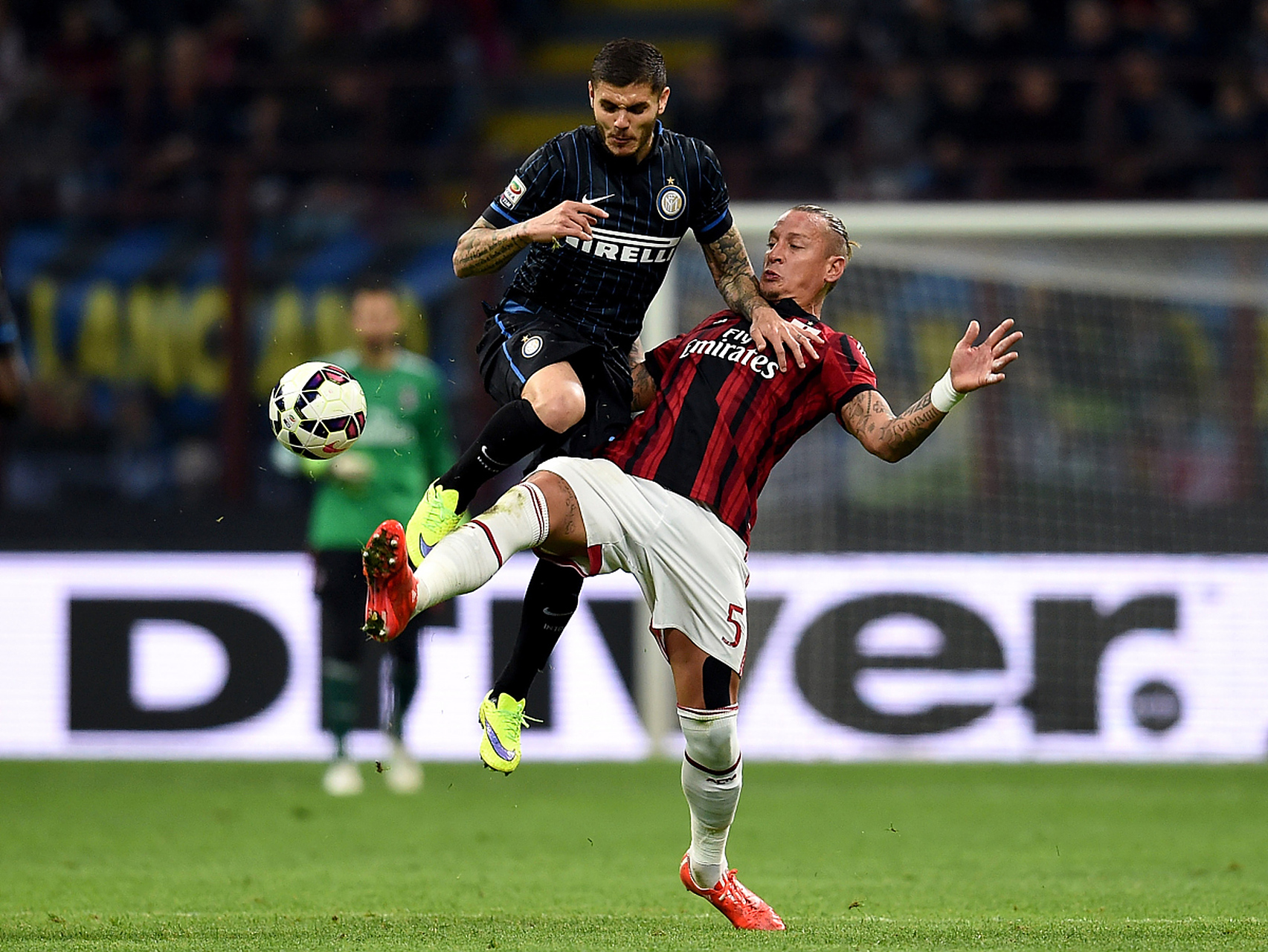 意大利球队在国际赛事中斗志昂扬 意大利球队在国际赛事中斗志昂扬