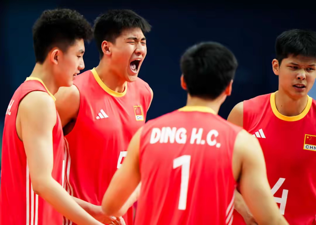 男排选手团队合作完美,取得佳绩 男排选手团队合作完美,取得佳绩
