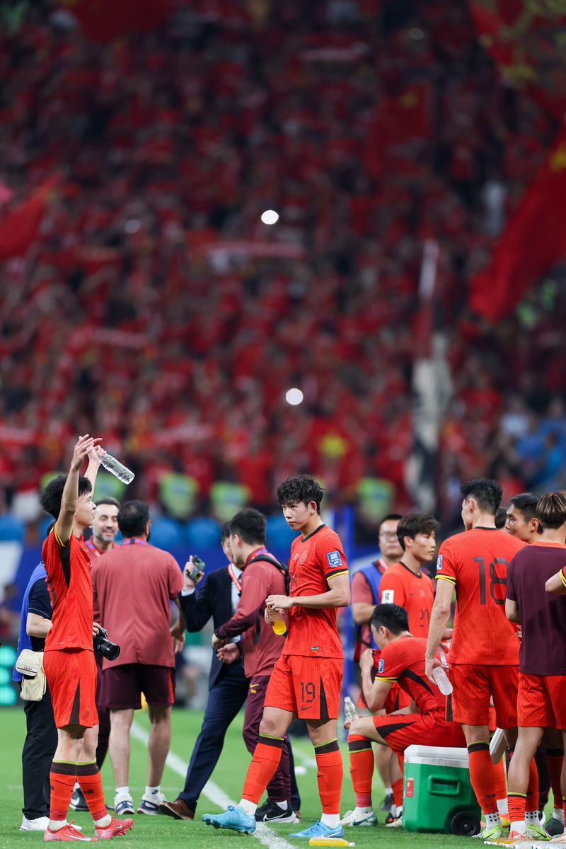 关键时刻表现出色,球队赢得胜利 关键时刻表现出色,球队赢得胜利