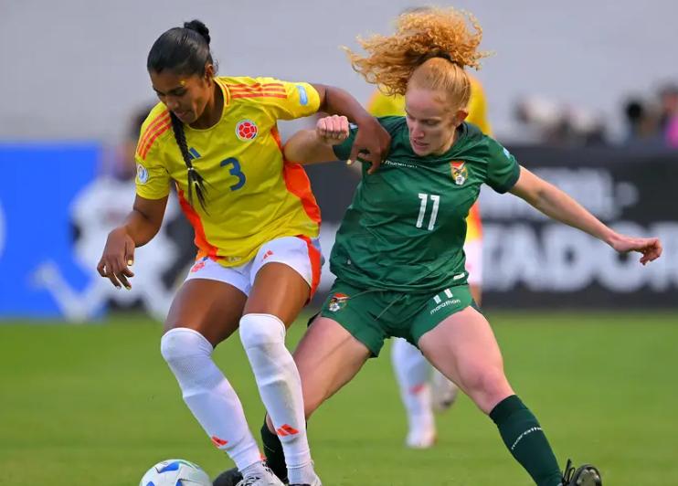 巴西女足球队举行新球衣发布会