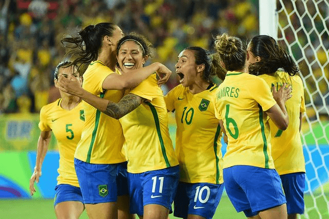 巴西女足球队举行新球衣发布会