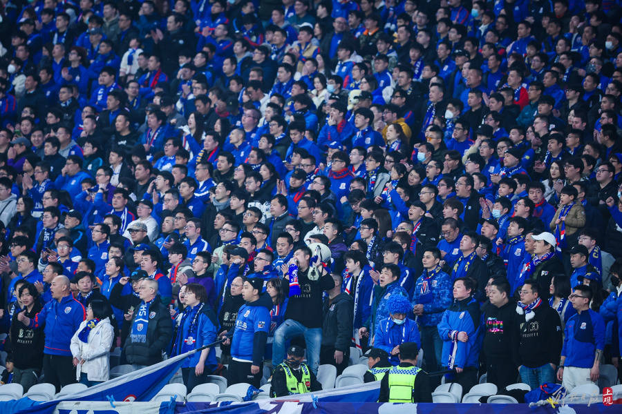 申花客场取胜,球员全力奉献 申花客场取胜,球员全力奉献