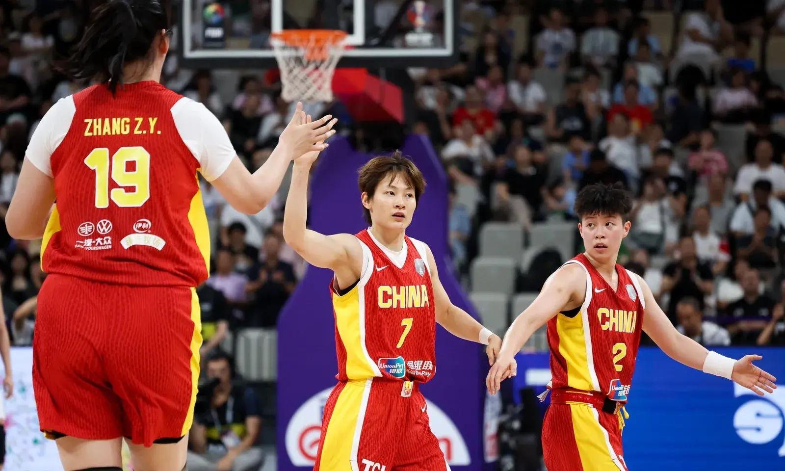 江苏女篮奋力拼搏，取得胜利