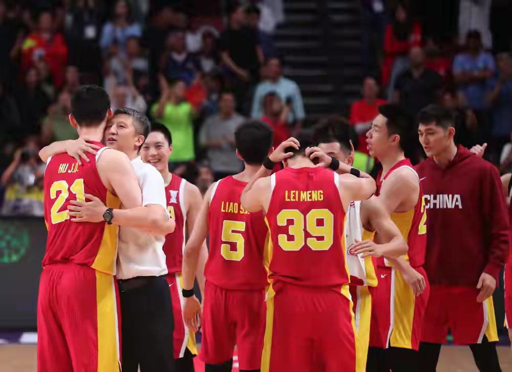 中国队在国外赛场上引人瞩目，赢得称赞