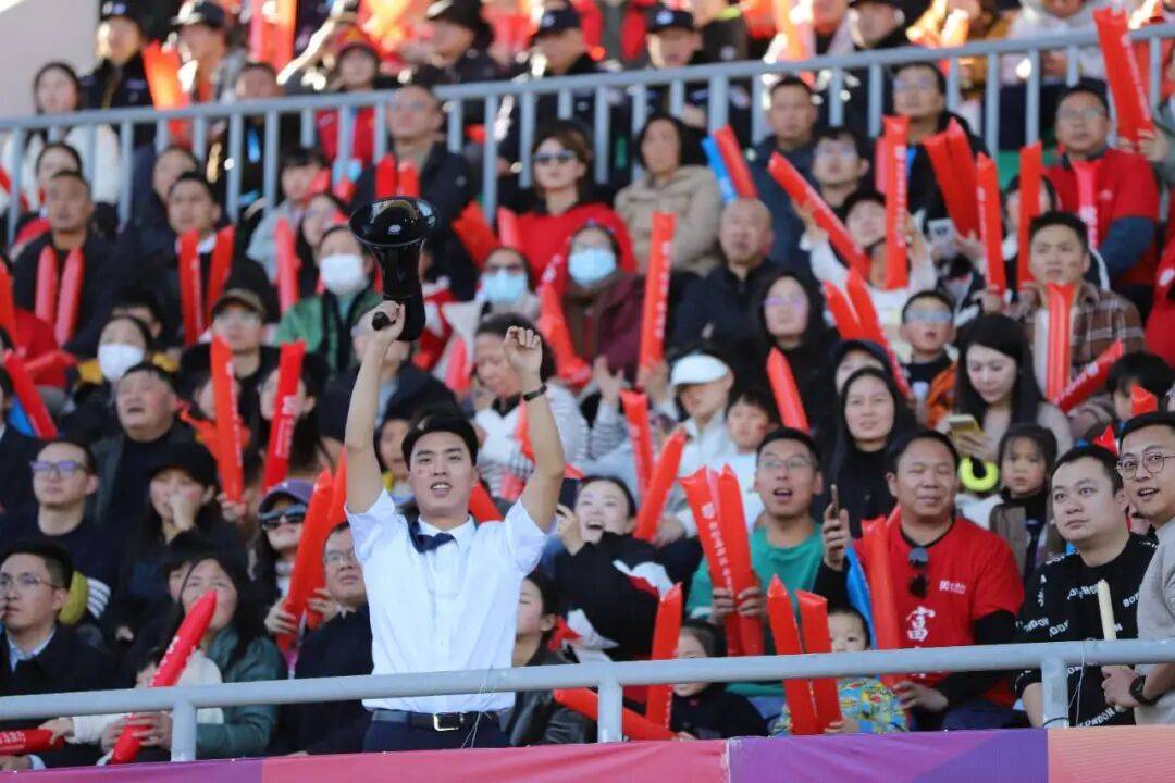 关于主场拼杀一场,球队成功夺胜,赢得球迷掌声的信息 关于主场拼杀一场,球队成功夺胜,赢得球迷掌声的信息