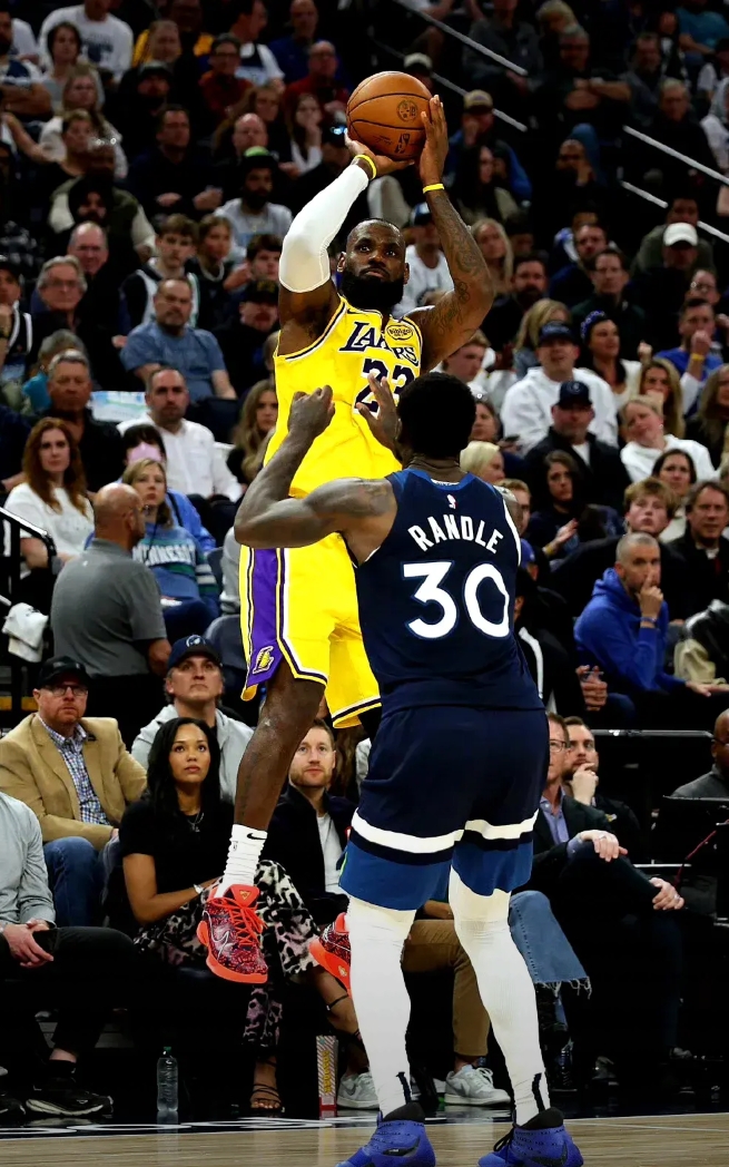 国王险胜独行侠,詹姆斯绝境逆转的简单介绍 国王险胜独行侠,詹姆斯绝境逆转的简单介绍