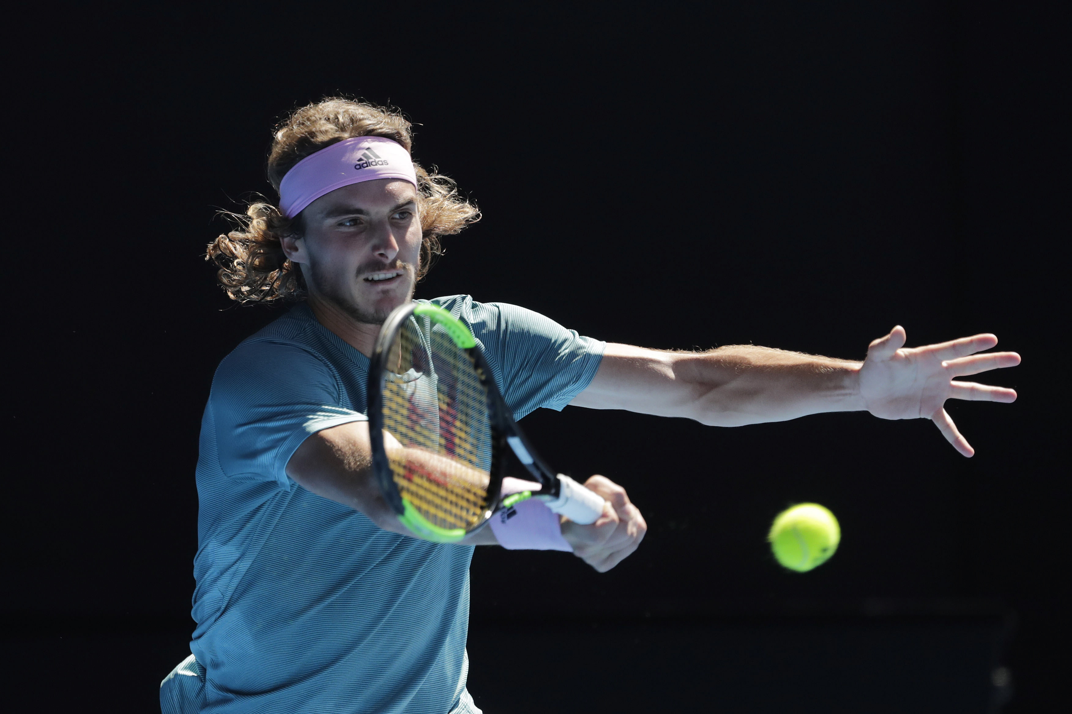 关于澳大利亚网球队绝地反击欧洲网球队，西西帕斯爆发神勇的信息