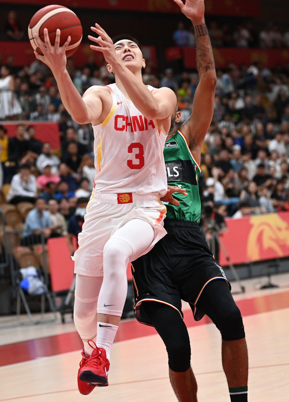 塞尔维亚男篮险胜公牛,福克斯关键制胜 塞尔维亚男篮险胜公牛,福克斯关键制胜