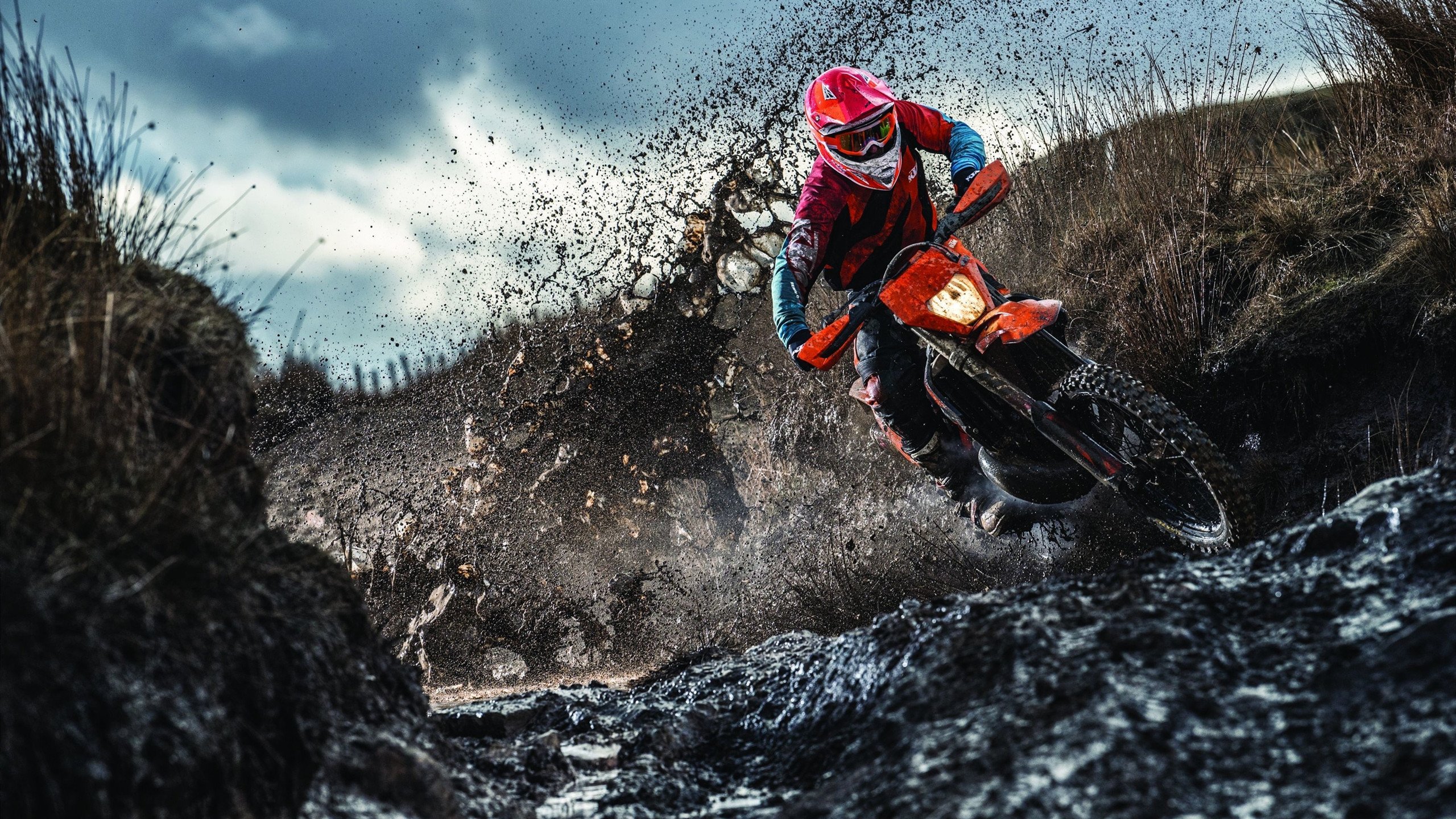 绝境中的紫金风暴,湖人一波流带走热火,诠释季后赛真谛